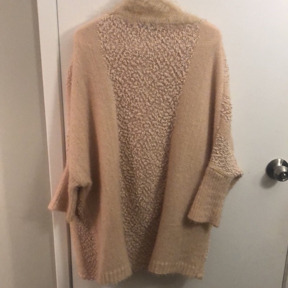 Perfect condition, peachy pink cardigan, size medium/large - Picture 4 of 4